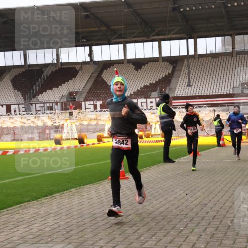 08.12.2024 - St. Pauli X-Mass-Run No. 14 Yannick Fuchs http://msf.ph/oto/7475692 08.12.2024 09:57:45 Ziel 391, 2840, 2842, 3258 meine-sportfotos.de