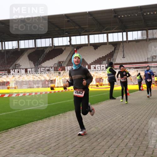 08.12.2024 - St. Pauli X-Mass-Run No. 14 Yannick Fuchs http://msf.ph/oto/7475700 08.12.2024 09:57:45 Ziel 391, 2840, 2842, 3258 meine-sportfotos.de