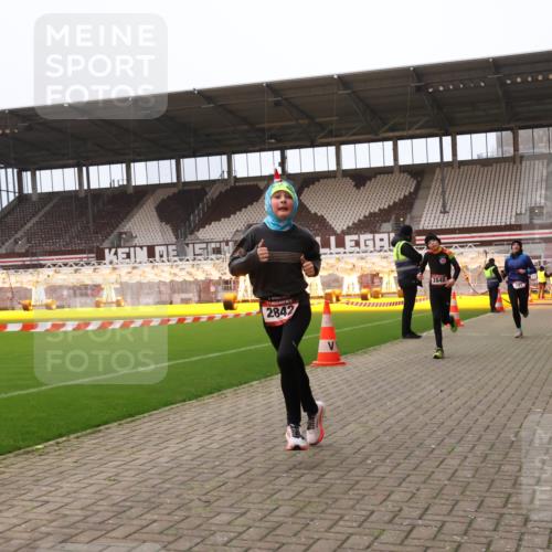08.12.2024 - St. Pauli X-Mass-Run No. 14 Yannick Fuchs http://msf.ph/oto/7475706 08.12.2024 09:57:45 Ziel 391, 2840, 2842, 3258 meine-sportfotos.de