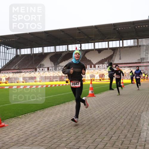 08.12.2024 - St. Pauli X-Mass-Run No. 14 Yannick Fuchs http://msf.ph/oto/7475709 08.12.2024 09:57:45 Ziel 391, 2840, 2842, 3258 meine-sportfotos.de