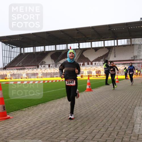 08.12.2024 - St. Pauli X-Mass-Run No. 14 Yannick Fuchs http://msf.ph/oto/7475713 08.12.2024 09:57:45 Ziel 391, 2840, 2842, 3258 meine-sportfotos.de