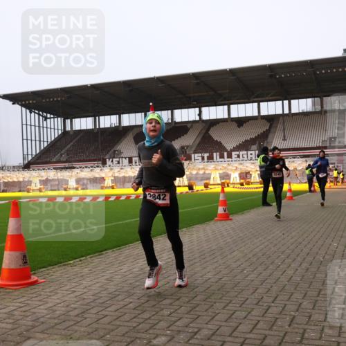 08.12.2024 - St. Pauli X-Mass-Run No. 14 Yannick Fuchs http://msf.ph/oto/7475720 08.12.2024 09:57:45 Ziel 391, 2840, 2842, 3258 meine-sportfotos.de