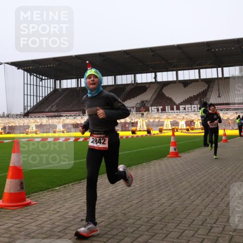 08.12.2024 - St. Pauli X-Mass-Run No. 14 Yannick Fuchs http://msf.ph/oto/7475728 08.12.2024 09:57:45 Ziel 391, 2840, 2842, 3258 meine-sportfotos.de