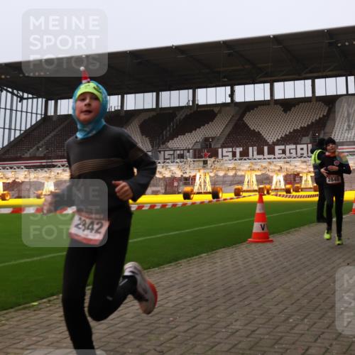 08.12.2024 - St. Pauli X-Mass-Run No. 14 Yannick Fuchs http://msf.ph/oto/7475732 08.12.2024 09:57:46 Ziel 391, 510, 2840, 2842, 3258 meine-sportfotos.de