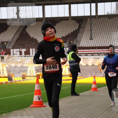 08.12.2024 - St. Pauli X-Mass-Run No. 14 Yannick Fuchs http://msf.ph/oto/7475739 08.12.2024 09:57:47 Ziel 391, 510, 2840, 2842, 3258 meine-sportfotos.de