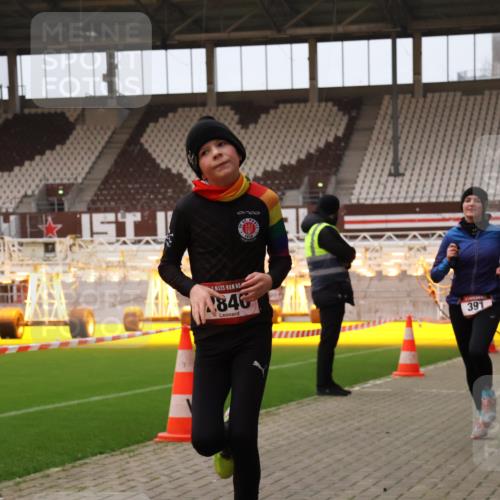 08.12.2024 - St. Pauli X-Mass-Run No. 14 Yannick Fuchs http://msf.ph/oto/7475741 08.12.2024 09:57:47 Ziel 391, 510, 2840, 2842, 3258 meine-sportfotos.de