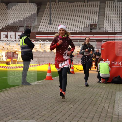 08.12.2024 - St. Pauli X-Mass-Run No. 14 Yannick Fuchs http://msf.ph/oto/7475865 08.12.2024 09:58:01 Ziel 510, 1532, 1789, 2872, 2934, 2943, 2944, 3092, 3171 meine-sportfotos.de