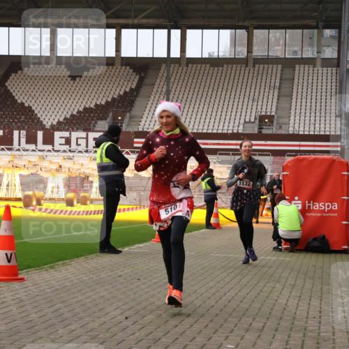 08.12.2024 - St. Pauli X-Mass-Run No. 14 Yannick Fuchs http://msf.ph/oto/7475872 08.12.2024 09:58:02 Ziel 510, 1532, 1789, 2872, 2934, 2943, 2944, 3092, 3171 meine-sportfotos.de