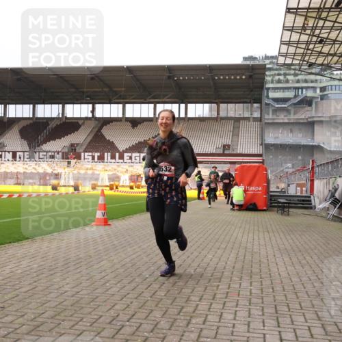 08.12.2024 - St. Pauli X-Mass-Run No. 14 Yannick Fuchs http://msf.ph/oto/7475923 08.12.2024 09:58:05 Ziel 510, 1396, 1397, 1532, 1789, 2872, 2934, 2943, 2944, 3092, 3171 meine-sportfotos.de