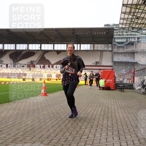 08.12.2024 - St. Pauli X-Mass-Run No. 14 Yannick Fuchs http://msf.ph/oto/7475927 08.12.2024 09:58:05 Ziel 510, 1396, 1397, 1532, 1789, 2872, 2934, 2943, 2944, 3092, 3171 meine-sportfotos.de