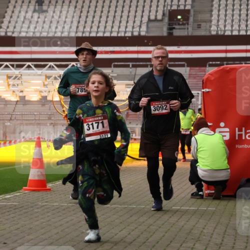 08.12.2024 - St. Pauli X-Mass-Run No. 14 Yannick Fuchs http://msf.ph/oto/7475961 08.12.2024 09:58:07 Ziel 55, 510, 1075, 1080, 1396, 1397, 1532, 1789, 2872, 2934, 2943, 2944, 3092, 3171 meine-sportfotos.de