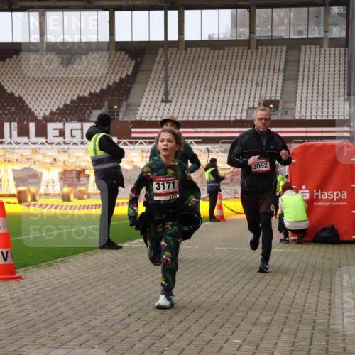 08.12.2024 - St. Pauli X-Mass-Run No. 14 Yannick Fuchs http://msf.ph/oto/7475986 08.12.2024 09:58:08 Ziel 55, 510, 1075, 1080, 1396, 1397, 1532, 1789, 2872, 2934, 2943, 2944, 3092, 3171 meine-sportfotos.de