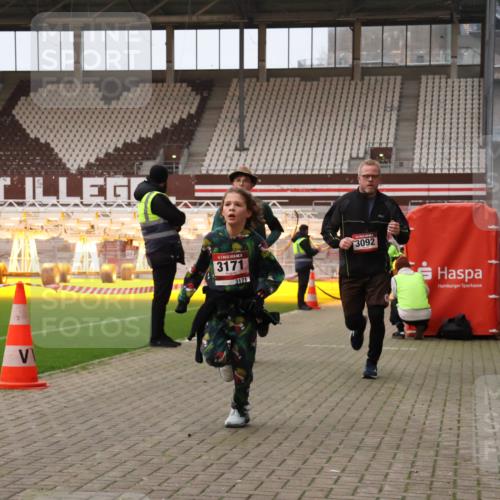 08.12.2024 - St. Pauli X-Mass-Run No. 14 Yannick Fuchs http://msf.ph/oto/7475988 08.12.2024 09:58:08 Ziel 55, 510, 1075, 1080, 1396, 1397, 1532, 1789, 2872, 2934, 2943, 2944, 3092, 3171 meine-sportfotos.de