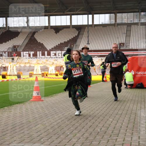 08.12.2024 - St. Pauli X-Mass-Run No. 14 Yannick Fuchs http://msf.ph/oto/7475995 08.12.2024 09:58:09 Ziel 55, 510, 1075, 1080, 1396, 1397, 1532, 1789, 2872, 2934, 2943, 2944, 3092, 3171 meine-sportfotos.de