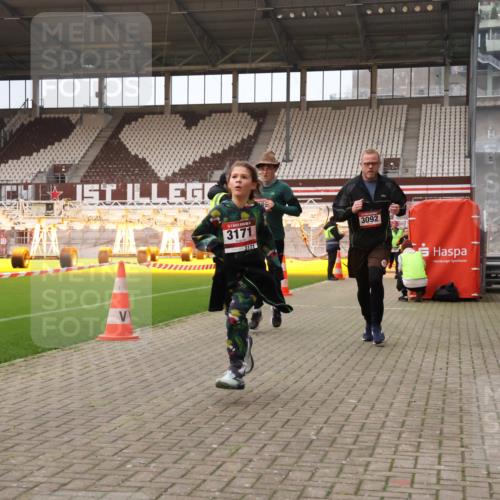 08.12.2024 - St. Pauli X-Mass-Run No. 14 Yannick Fuchs http://msf.ph/oto/7476000 08.12.2024 09:58:09 Ziel 55, 510, 1075, 1080, 1396, 1397, 1532, 1789, 2872, 2934, 2943, 2944, 3092, 3171 meine-sportfotos.de