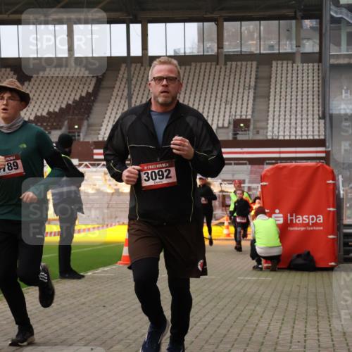 08.12.2024 - St. Pauli X-Mass-Run No. 14 Yannick Fuchs http://msf.ph/oto/7476007 08.12.2024 09:58:10 Ziel 55, 510, 880, 1075, 1080, 1396, 1397, 1532, 1789, 2872, 2934, 2943, 2944, 3092, 3171 meine-sportfotos.de