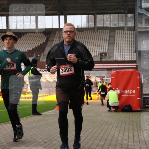 08.12.2024 - St. Pauli X-Mass-Run No. 14 Yannick Fuchs http://msf.ph/oto/7476010 08.12.2024 09:58:10 Ziel 55, 510, 880, 1075, 1080, 1396, 1397, 1532, 1789, 2872, 2934, 2943, 2944, 3092, 3171 meine-sportfotos.de