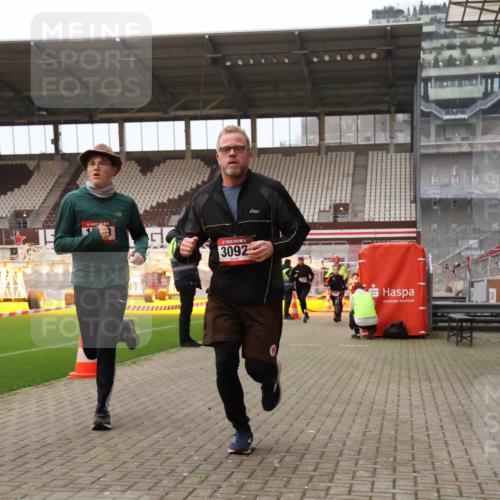 08.12.2024 - St. Pauli X-Mass-Run No. 14 Yannick Fuchs http://msf.ph/oto/7476020 08.12.2024 09:58:10 Ziel 55, 510, 880, 1075, 1080, 1396, 1397, 1532, 1789, 2872, 2934, 2943, 2944, 3092, 3171 meine-sportfotos.de
