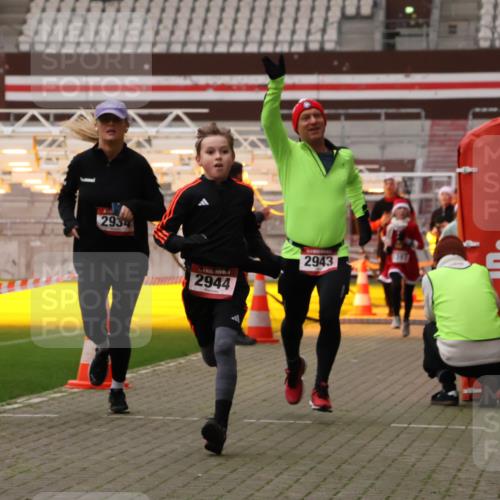 08.12.2024 - St. Pauli X-Mass-Run No. 14 Yannick Fuchs http://msf.ph/oto/7476057 08.12.2024 09:58:13 Ziel 55, 880, 1075, 1080, 1396, 1397, 1532, 1789, 2872, 2934, 2943, 2944, 3092, 3171 meine-sportfotos.de