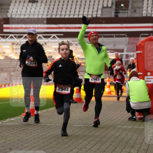 08.12.2024 - St. Pauli X-Mass-Run No. 14 Yannick Fuchs http://msf.ph/oto/7476060 08.12.2024 09:58:13 Ziel 55, 880, 1075, 1080, 1396, 1397, 1532, 1789, 2872, 2934, 2943, 2944, 3092, 3171 meine-sportfotos.de