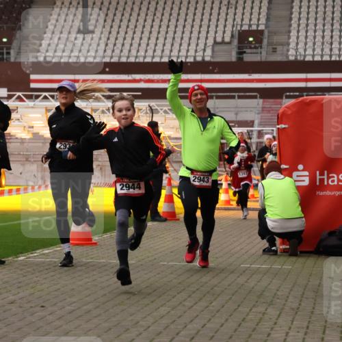 08.12.2024 - St. Pauli X-Mass-Run No. 14 Yannick Fuchs http://msf.ph/oto/7476070 08.12.2024 09:58:13 Ziel 55, 880, 1075, 1080, 1396, 1397, 1532, 1789, 2872, 2934, 2943, 2944, 3092, 3171 meine-sportfotos.de
