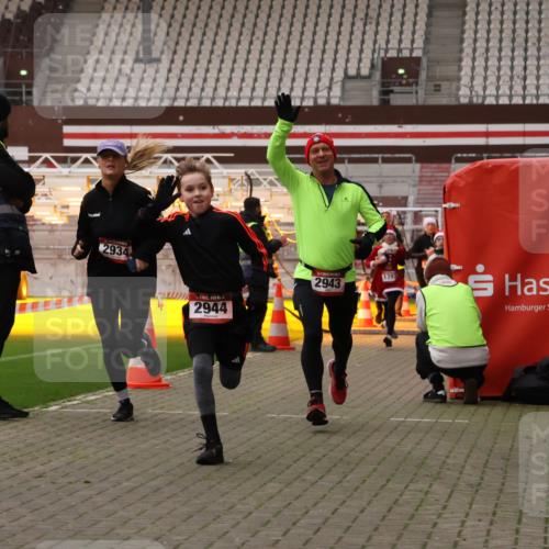 08.12.2024 - St. Pauli X-Mass-Run No. 14 Yannick Fuchs http://msf.ph/oto/7476074 08.12.2024 09:58:13 Ziel 55, 880, 1075, 1080, 1396, 1397, 1532, 1789, 2872, 2934, 2943, 2944, 3092, 3171 meine-sportfotos.de