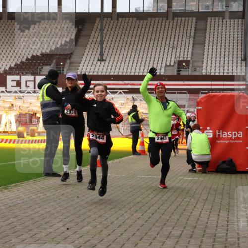 08.12.2024 - St. Pauli X-Mass-Run No. 14 Yannick Fuchs http://msf.ph/oto/7476081 08.12.2024 09:58:14 Ziel 55, 880, 1075, 1080, 1396, 1397, 1789, 2872, 2934, 2943, 2944, 3092, 3171 meine-sportfotos.de