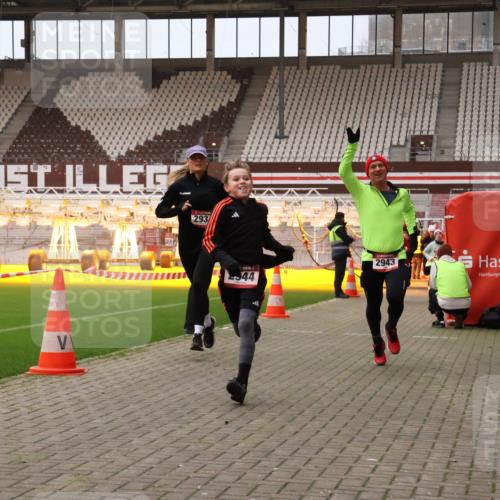 08.12.2024 - St. Pauli X-Mass-Run No. 14 Yannick Fuchs http://msf.ph/oto/7476099 08.12.2024 09:58:14 Ziel 55, 880, 1075, 1080, 1396, 1397, 1789, 2872, 2934, 2943, 2944, 3092, 3171 meine-sportfotos.de