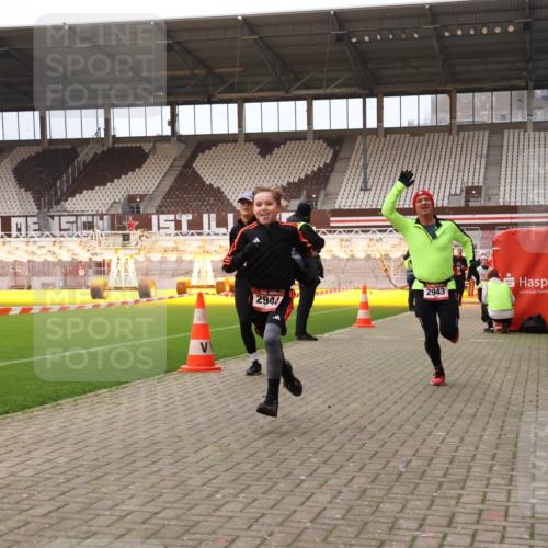 08.12.2024 - St. Pauli X-Mass-Run No. 14 Yannick Fuchs http://msf.ph/oto/7476120 08.12.2024 09:58:15 Ziel 55, 802, 880, 1075, 1080, 1396, 1397, 1789, 2872, 2934, 2943, 2944, 3092, 3109, 3171 meine-sportfotos.de