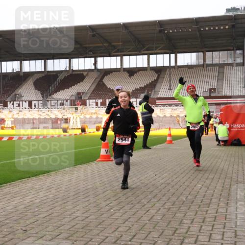 08.12.2024 - St. Pauli X-Mass-Run No. 14 Yannick Fuchs http://msf.ph/oto/7476126 08.12.2024 09:58:15 Ziel 55, 802, 880, 1075, 1080, 1396, 1397, 1789, 2872, 2934, 2943, 2944, 3092, 3109, 3171 meine-sportfotos.de