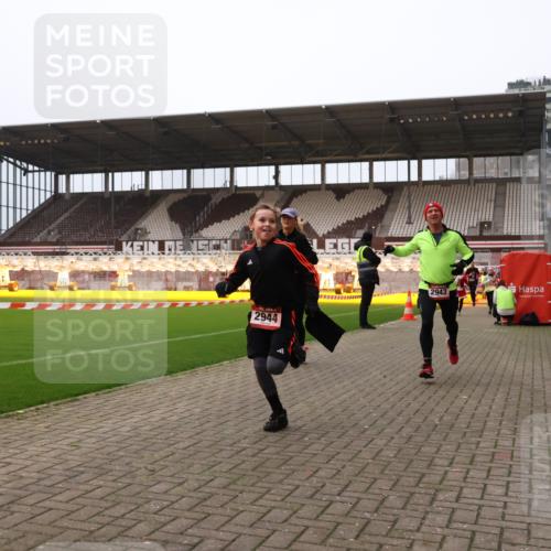 08.12.2024 - St. Pauli X-Mass-Run No. 14 Yannick Fuchs http://msf.ph/oto/7476141 08.12.2024 09:58:15 Ziel 55, 802, 880, 1075, 1080, 1396, 1397, 1789, 2872, 2934, 2943, 2944, 3092, 3109, 3171 meine-sportfotos.de
