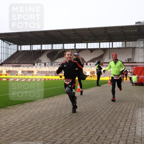 08.12.2024 - St. Pauli X-Mass-Run No. 14 Yannick Fuchs http://msf.ph/oto/7476145 08.12.2024 09:58:15 Ziel 55, 802, 880, 1075, 1080, 1396, 1397, 1789, 2872, 2934, 2943, 2944, 3092, 3109, 3171 meine-sportfotos.de