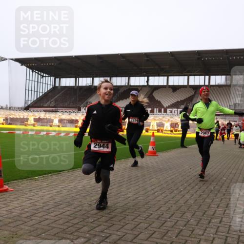 08.12.2024 - St. Pauli X-Mass-Run No. 14 Yannick Fuchs http://msf.ph/oto/7476156 08.12.2024 09:58:15 Ziel 55, 802, 880, 1075, 1080, 1396, 1397, 1789, 2872, 2934, 2943, 2944, 3092, 3109, 3171 meine-sportfotos.de