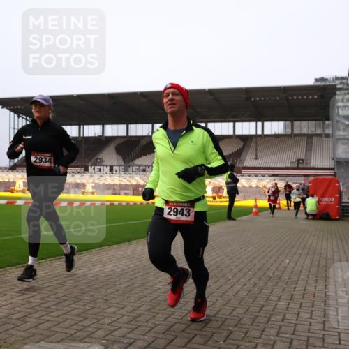 08.12.2024 - St. Pauli X-Mass-Run No. 14 Yannick Fuchs http://msf.ph/oto/7476169 08.12.2024 09:58:16 Ziel 55, 802, 880, 1075, 1080, 1396, 1397, 1789, 2872, 2934, 2943, 2944, 3092, 3109, 3171 meine-sportfotos.de