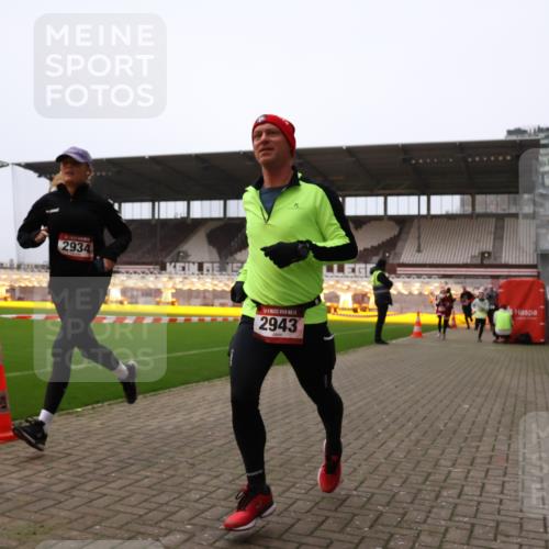 08.12.2024 - St. Pauli X-Mass-Run No. 14 Yannick Fuchs http://msf.ph/oto/7476171 08.12.2024 09:58:16 Ziel 55, 802, 880, 1075, 1080, 1396, 1397, 1789, 2872, 2934, 2943, 2944, 3092, 3109, 3171 meine-sportfotos.de