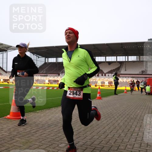 08.12.2024 - St. Pauli X-Mass-Run No. 14 Yannick Fuchs http://msf.ph/oto/7476177 08.12.2024 09:58:17 Ziel 55, 802, 880, 1075, 1080, 1396, 1397, 1789, 2872, 2934, 2943, 2944, 2984, 3109, 3171 meine-sportfotos.de