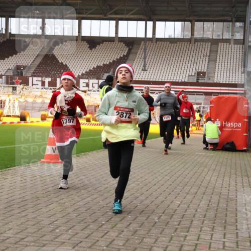 08.12.2024 - St. Pauli X-Mass-Run No. 14 Yannick Fuchs http://msf.ph/oto/7476204 08.12.2024 09:58:20 Ziel 55, 802, 880, 1075, 1080, 1396, 1397, 2872, 2934, 2943, 2944, 2984, 3109 meine-sportfotos.de
