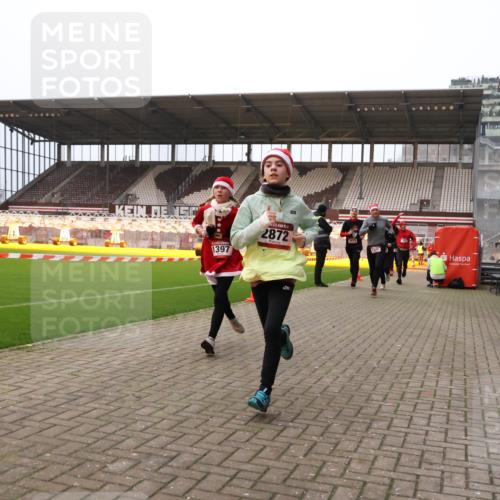 08.12.2024 - St. Pauli X-Mass-Run No. 14 Yannick Fuchs http://msf.ph/oto/7476218 08.12.2024 09:58:20 Ziel 55, 802, 880, 1075, 1080, 1396, 1397, 2872, 2934, 2943, 2944, 2984, 3109 meine-sportfotos.de