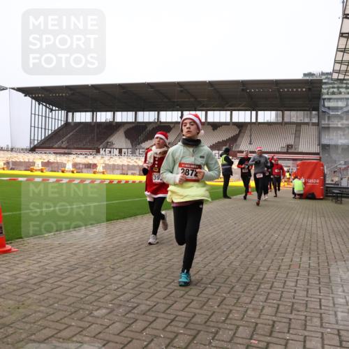 08.12.2024 - St. Pauli X-Mass-Run No. 14 Yannick Fuchs http://msf.ph/oto/7476221 08.12.2024 09:58:20 Ziel 55, 802, 880, 1075, 1080, 1396, 1397, 2872, 2934, 2943, 2944, 2984, 3109 meine-sportfotos.de