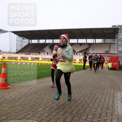08.12.2024 - St. Pauli X-Mass-Run No. 14 Yannick Fuchs http://msf.ph/oto/7476227 08.12.2024 09:58:21 Ziel 49, 55, 802, 880, 1075, 1080, 1396, 1397, 1864, 2872, 2934, 2943, 2944, 2984, 3109 meine-sportfotos.de