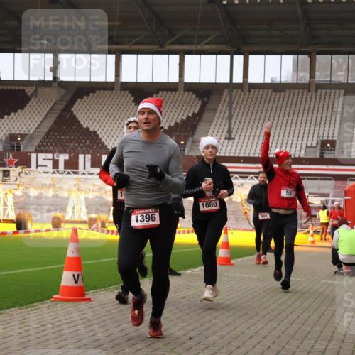 08.12.2024 - St. Pauli X-Mass-Run No. 14 Yannick Fuchs http://msf.ph/oto/7476240 08.12.2024 09:58:22 Ziel 49, 55, 802, 880, 1075, 1080, 1396, 1397, 1864, 2428, 2872, 2934, 2943, 2944, 2984, 3109 meine-sportfotos.de