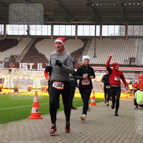 08.12.2024 - St. Pauli X-Mass-Run No. 14 Yannick Fuchs http://msf.ph/oto/7476243 08.12.2024 09:58:22 Ziel 49, 55, 802, 880, 1075, 1080, 1396, 1397, 1864, 2428, 2872, 2934, 2943, 2944, 2984, 3109 meine-sportfotos.de