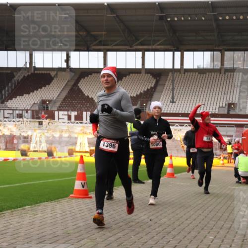 08.12.2024 - St. Pauli X-Mass-Run No. 14 Yannick Fuchs http://msf.ph/oto/7476247 08.12.2024 09:58:22 Ziel 49, 55, 802, 880, 1075, 1080, 1396, 1397, 1864, 2428, 2872, 2934, 2943, 2944, 2984, 3109 meine-sportfotos.de