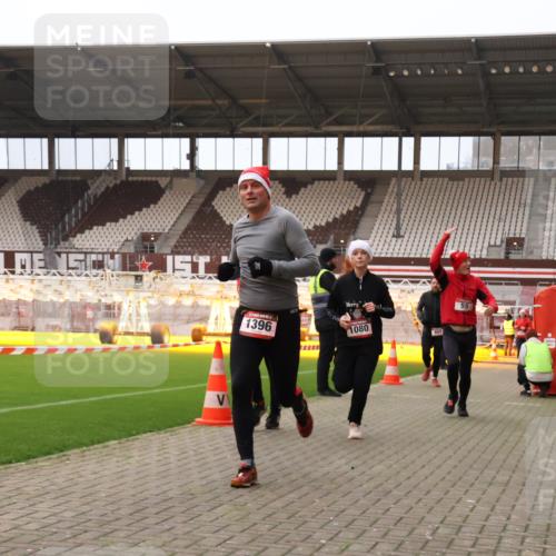 08.12.2024 - St. Pauli X-Mass-Run No. 14 Yannick Fuchs http://msf.ph/oto/7476251 08.12.2024 09:58:22 Ziel 49, 55, 802, 880, 1075, 1080, 1396, 1397, 1864, 2428, 2872, 2934, 2943, 2944, 2984, 3109 meine-sportfotos.de