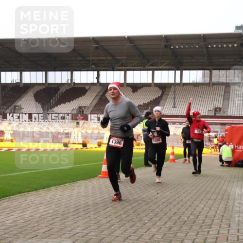 08.12.2024 - St. Pauli X-Mass-Run No. 14 Yannick Fuchs http://msf.ph/oto/7476253 08.12.2024 09:58:22 Ziel 49, 55, 802, 880, 1075, 1080, 1396, 1397, 1864, 2428, 2872, 2934, 2943, 2944, 2984, 3109 meine-sportfotos.de