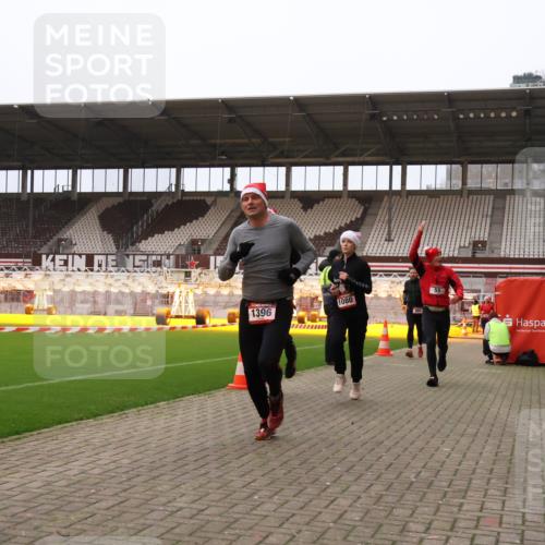 08.12.2024 - St. Pauli X-Mass-Run No. 14 Yannick Fuchs http://msf.ph/oto/7476258 08.12.2024 09:58:22 Ziel 49, 55, 802, 880, 1075, 1080, 1396, 1397, 1864, 2428, 2872, 2934, 2943, 2944, 2984, 3109 meine-sportfotos.de