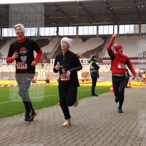 08.12.2024 - St. Pauli X-Mass-Run No. 14 Yannick Fuchs http://msf.ph/oto/7476274 08.12.2024 09:58:23 Ziel 49, 55, 802, 832, 880, 1075, 1080, 1396, 1397, 1864, 2428, 2872, 2934, 2984, 3109 meine-sportfotos.de
