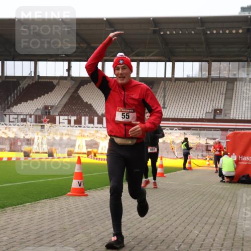 08.12.2024 - St. Pauli X-Mass-Run No. 14 Yannick Fuchs http://msf.ph/oto/7476282 08.12.2024 09:58:24 Ziel 49, 55, 802, 832, 880, 1075, 1080, 1396, 1397, 1864, 2428, 2872, 2984, 3109 meine-sportfotos.de