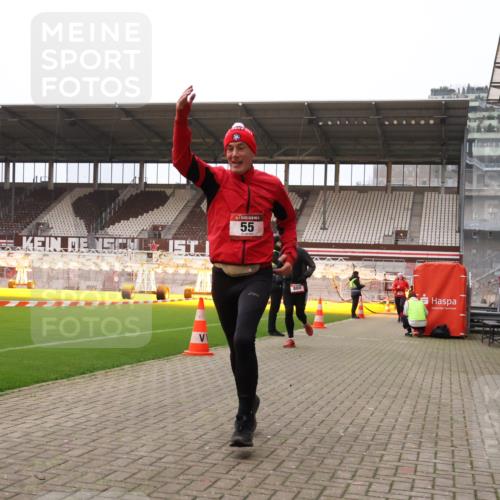08.12.2024 - St. Pauli X-Mass-Run No. 14 Yannick Fuchs http://msf.ph/oto/7476291 08.12.2024 09:58:24 Ziel 49, 55, 802, 832, 880, 1075, 1080, 1396, 1397, 1864, 2428, 2872, 2984, 3109 meine-sportfotos.de