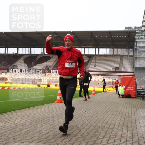 08.12.2024 - St. Pauli X-Mass-Run No. 14 Yannick Fuchs http://msf.ph/oto/7476294 08.12.2024 09:58:25 Ziel 49, 55, 802, 832, 880, 1075, 1080, 1396, 1397, 1864, 2428, 2872, 2984, 3109 meine-sportfotos.de